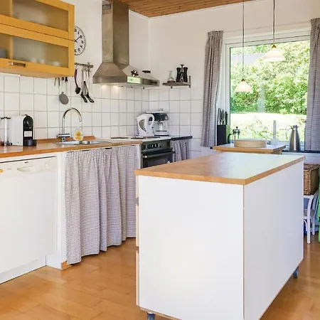 2 Bedroom Cozy In Semesterbostad