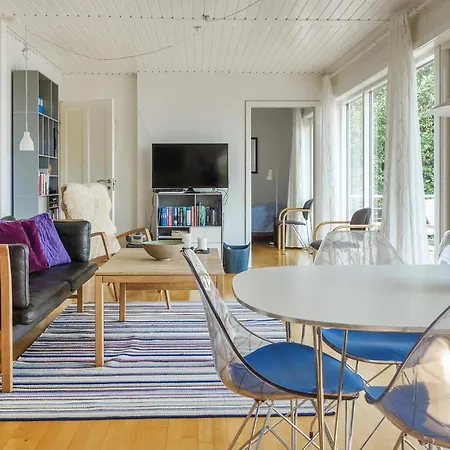 2 Bedroom Cozy In