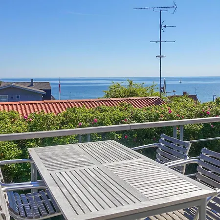 2 Bedroom Cozy In Semesterbostad *