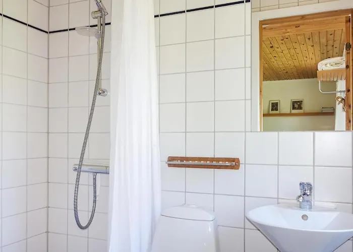 2 Bedroom Cozy In Allinge-Sandvig