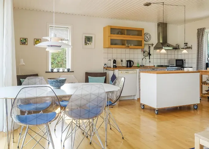 2 Bedroom Cozy In * Allinge-Sandvig